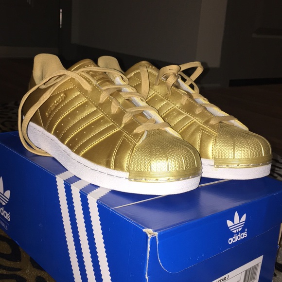adidas Shoes - PRICE FIRM - cleaning out my closet